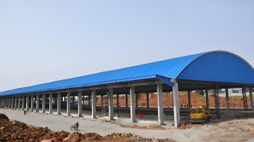 拱形波紋鋼屋蓋：多領(lǐng)域應(yīng)用的建筑解決方案